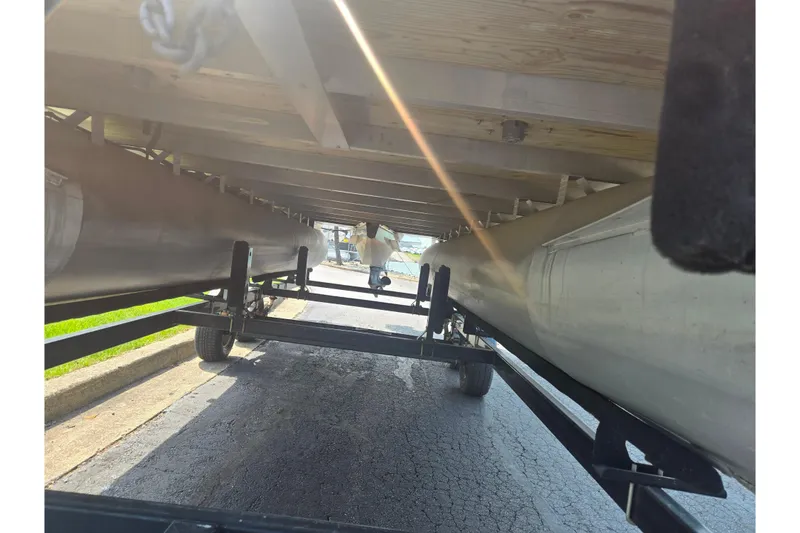 Slide: The Image of Underneath view of a 2006 Suncruiser Trinidad 220 pontoon boat on a trailer. - 7