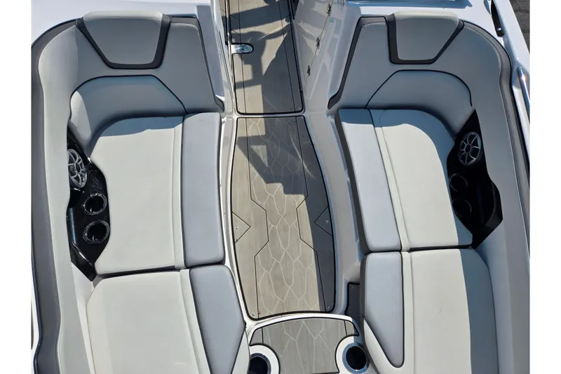 Slide: The Image of 2023 Yamaha Boats 252XE interior seating with sleek gray upholstery and cup holders. - 20
