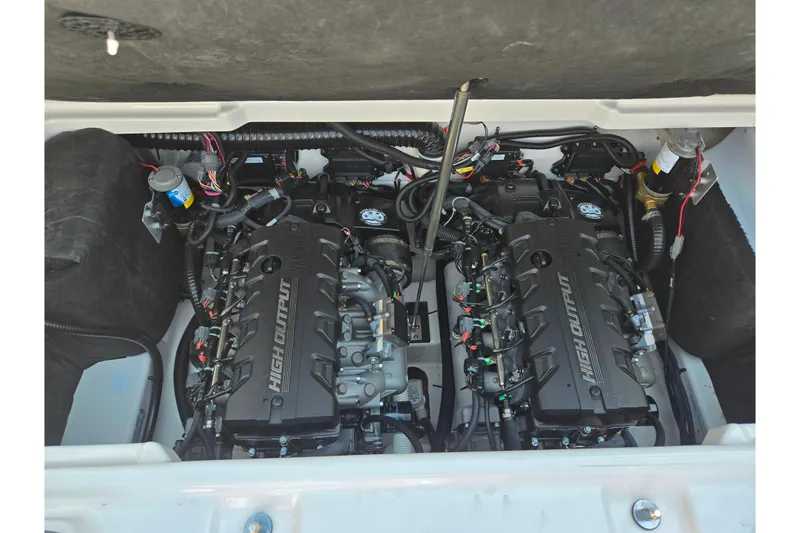 Slide: The Image of 2023 Yamaha Boats 252XE high output engines in engine compartment. - 24