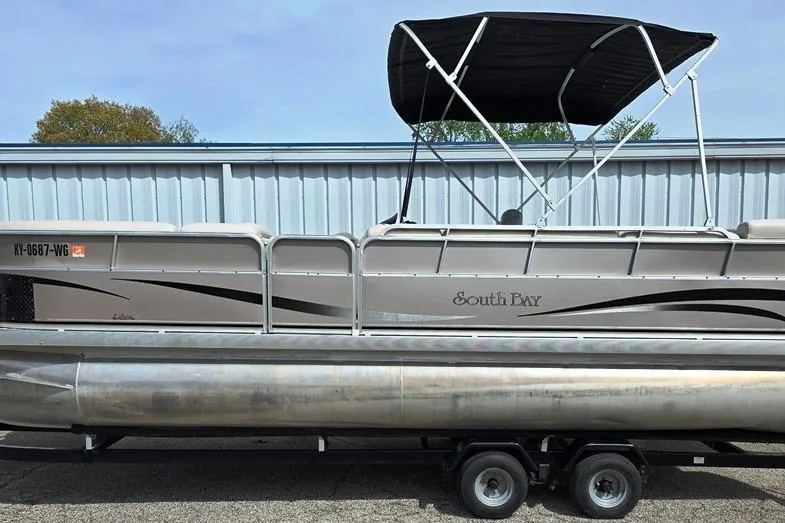 Slide: The Image of 2007 South Bay 8522 CR E series pontoon boat with canopy on trailer. - 12