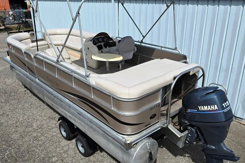 Slide: The Image of 2007 South Bay 8522 CR E series pontoon boat with Yamaha 115 outboard motor. - 5