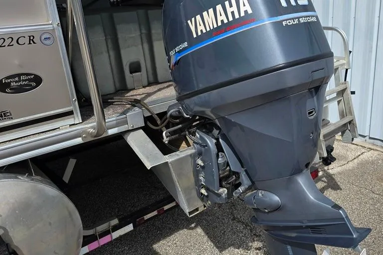 Slide: The Image of 2007 South Bay 8522 CR E series boat with Yamaha four-stroke outboard motor. - 7