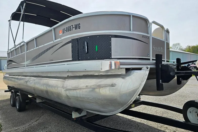 Slide: The Image of 2007 South Bay 8522 CR E series pontoon boat on trailer, side view. - 9