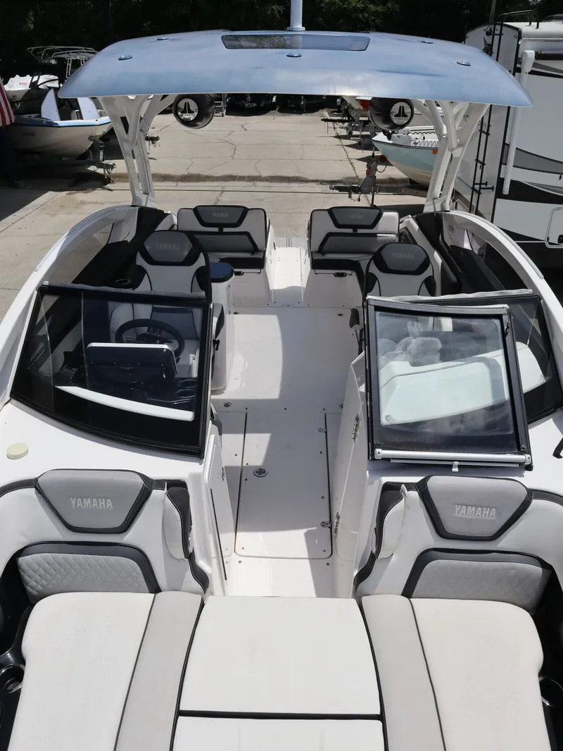 Slide: The Image of Interior of a 2020 Yamaha Boats 275SD with modern seating. - 16