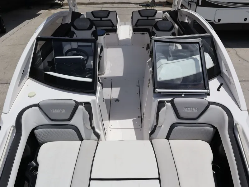 Slide: The Image of Interior of a 2020 Yamaha Boats 275SD with gray seating. - 17