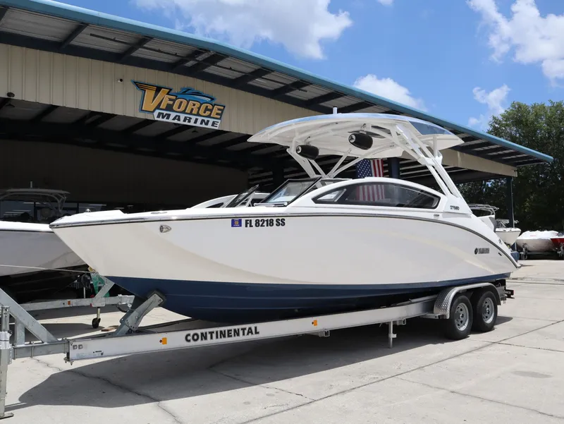 Slide: The Image of 2020 Yamaha Boats 275SD on trailer at VForce Marine. - 3