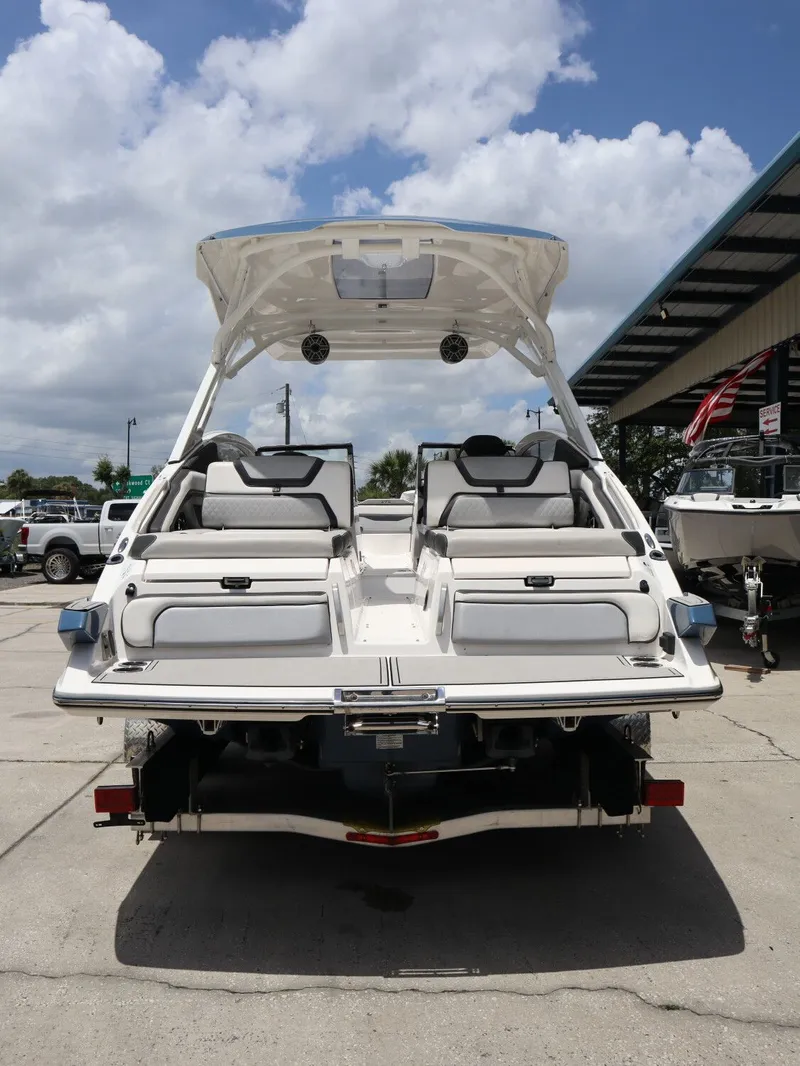 Slide: The Image of Rear view of a 2020 Yamaha Boats 275SD on a trailer. - 7