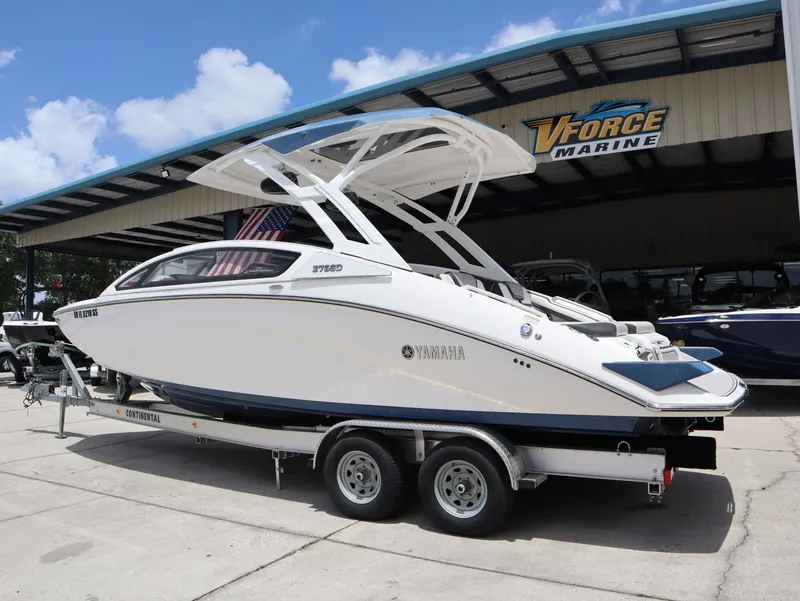 Slide: The Image of 2020 Yamaha Boats 275SD on trailer at V Force Marine. - 8