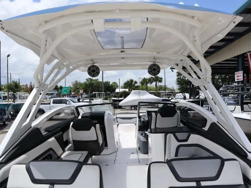 Slide: The Image of Interior view of a 2020 Yamaha Boats 275SD with modern seating. - 9