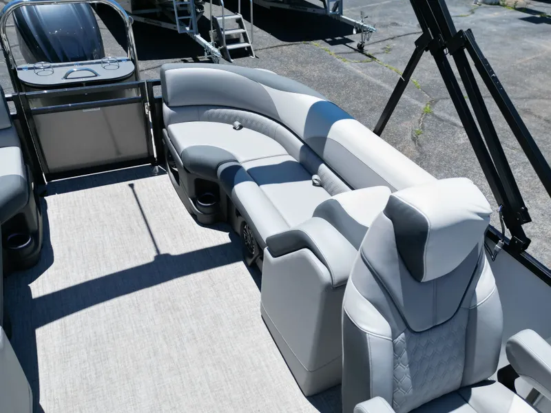 Slide: The Image of Tahoe LTZ QL23T DX 2025 - 16