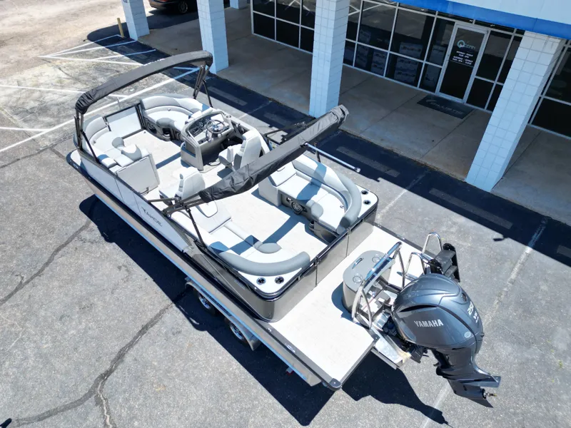 Slide: The Image of Tahoe LTZ QL23T DX 2025 - 7