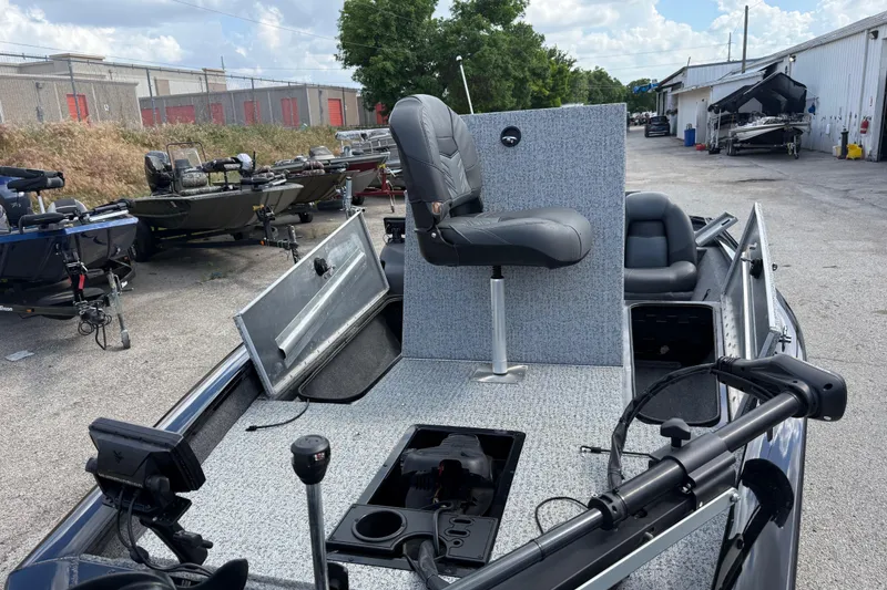 Slide: The Image of 2020 Tracker Pro Team 190 TX fishing boat with swivel seat and storage compartments. - 28