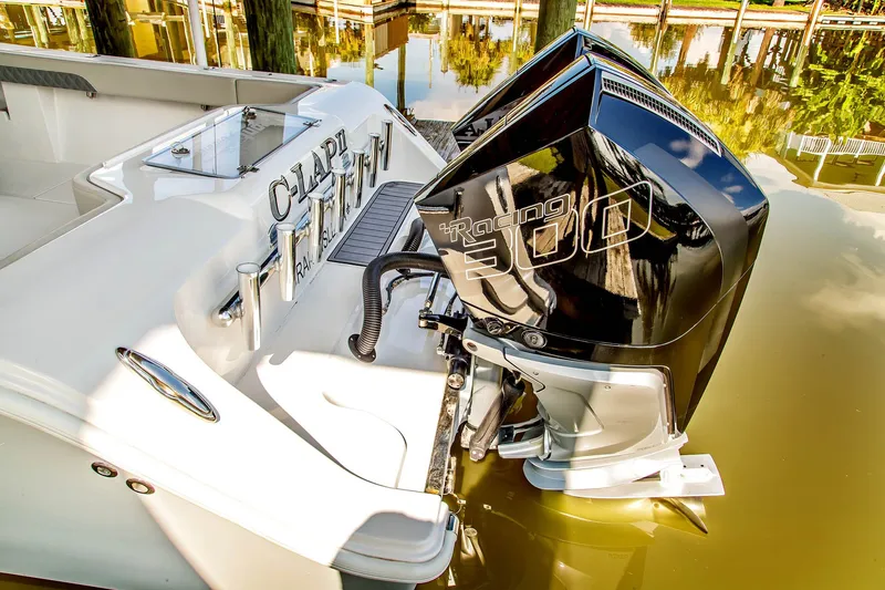 Slide: The Image of 2023 Front Runner 33 Center Console with Racing 300 engine. - 20