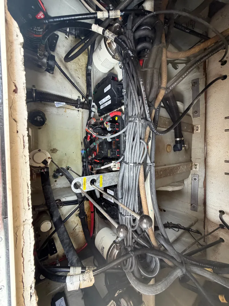 Slide: The Image of Interior view of a 2019 Grady-White Freedom 307 boat. - 33