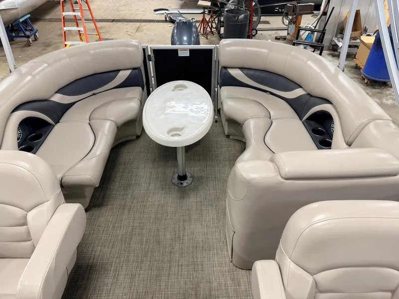 Slide: The Image of Sylvan Mirage 822 LZ & 50HP Yamaha 4Stroke - $21,995 2016 - 10