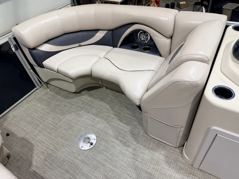 Slide: The Image of Sylvan Mirage 822 LZ & 50HP Yamaha 4Stroke - $21,995 2016 - 17