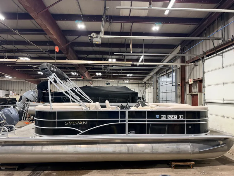 Slide: The Image of Sylvan Mirage 822 LZ & 50HP Yamaha 4Stroke - $21,995 2016 - 19