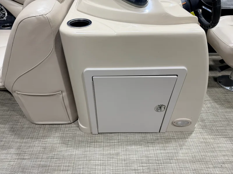 Slide: The Image of Sylvan Mirage 822 LZ & 50HP Yamaha 4Stroke - $21,995 2016 - 21