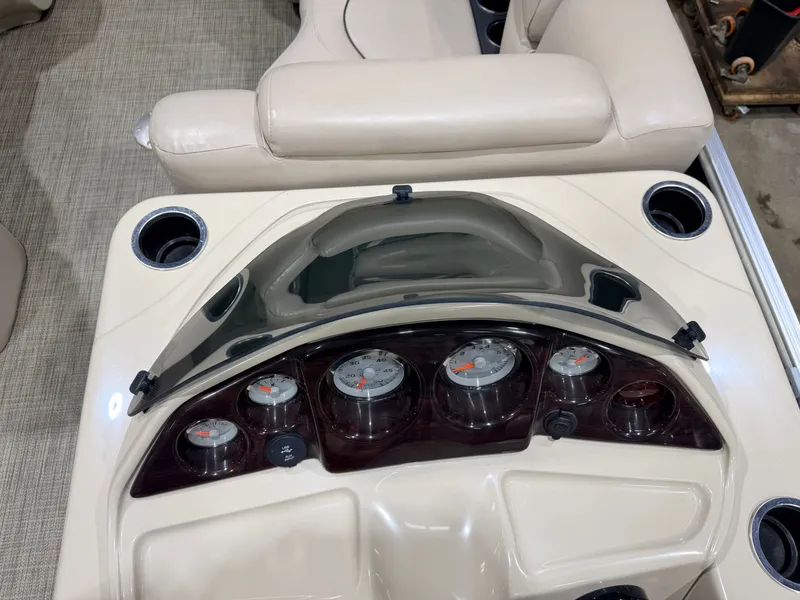 Slide: The Image of Sylvan Mirage 822 LZ & 50HP Yamaha 4Stroke - $21,995 2016 - 22