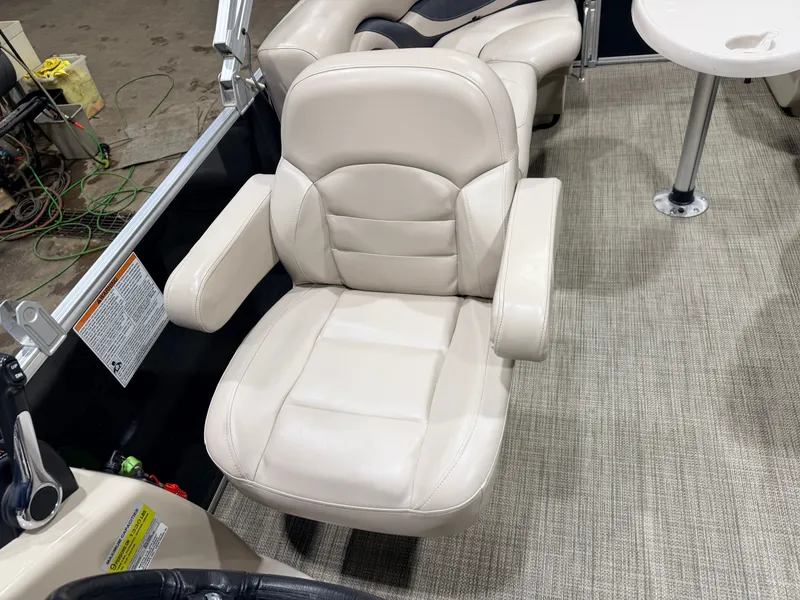 Slide: The Image of Sylvan Mirage 822 LZ & 50HP Yamaha 4Stroke - $21,995 2016 - 23