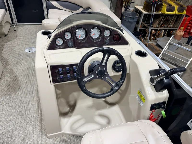 Slide: The Image of Sylvan Mirage 822 LZ & 50HP Yamaha 4Stroke - $21,995 2016 - 24