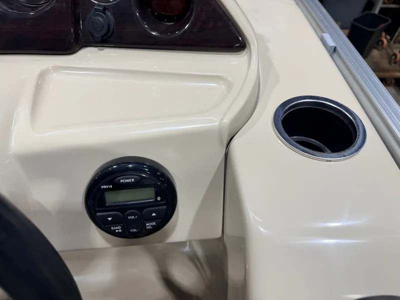 Slide: The Image of Sylvan Mirage 822 LZ & 50HP Yamaha 4Stroke - $21,995 2016 - 26