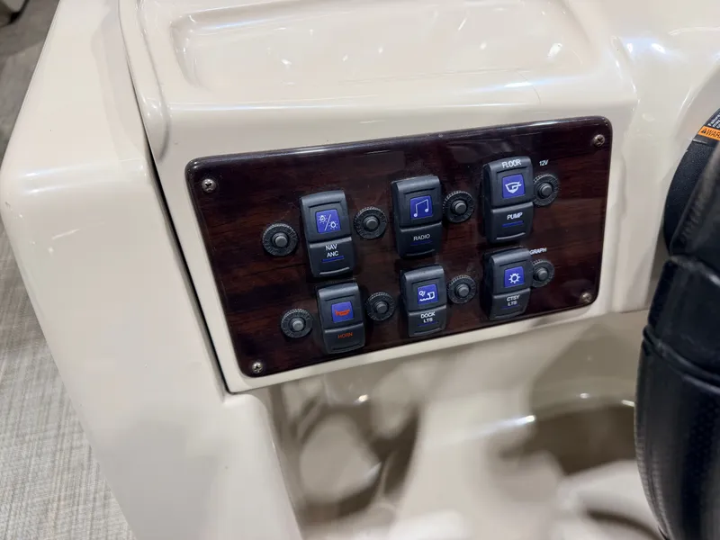 Slide: The Image of Sylvan Mirage 822 LZ & 50HP Yamaha 4Stroke - $21,995 2016 - 27