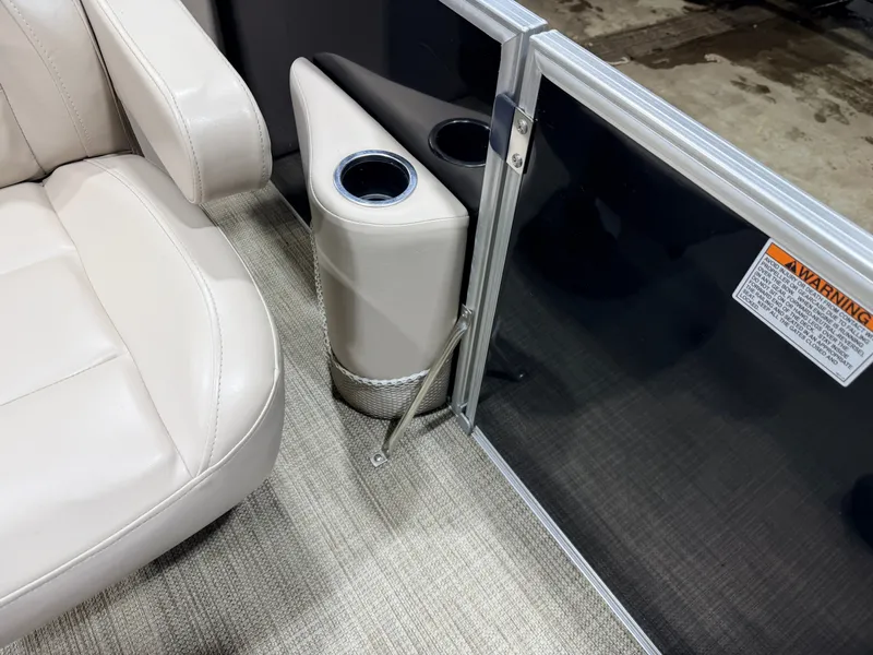 Slide: The Image of Sylvan Mirage 822 LZ & 50HP Yamaha 4Stroke - $21,995 2016 - 33