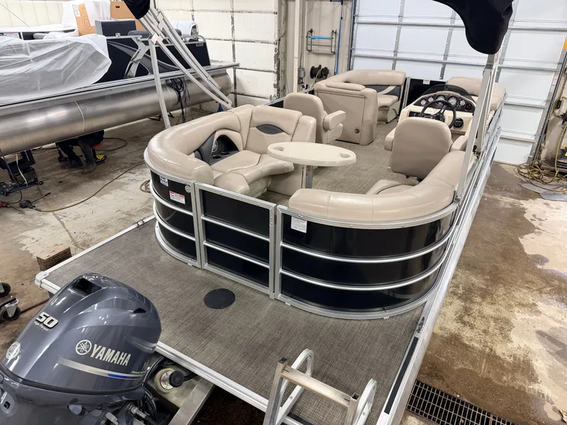 Slide: The Image of Sylvan Mirage 822 LZ & 50HP Yamaha 4Stroke - $21,995 2016 - 34