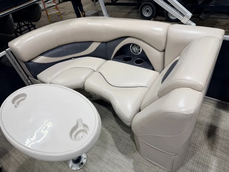 Slide: The Image of Sylvan Mirage 822 LZ & 50HP Yamaha 4Stroke - $21,995 2016 - 36