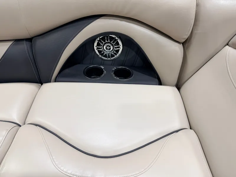 Slide: The Image of Sylvan Mirage 822 LZ & 50HP Yamaha 4Stroke - $21,995 2016 - 38