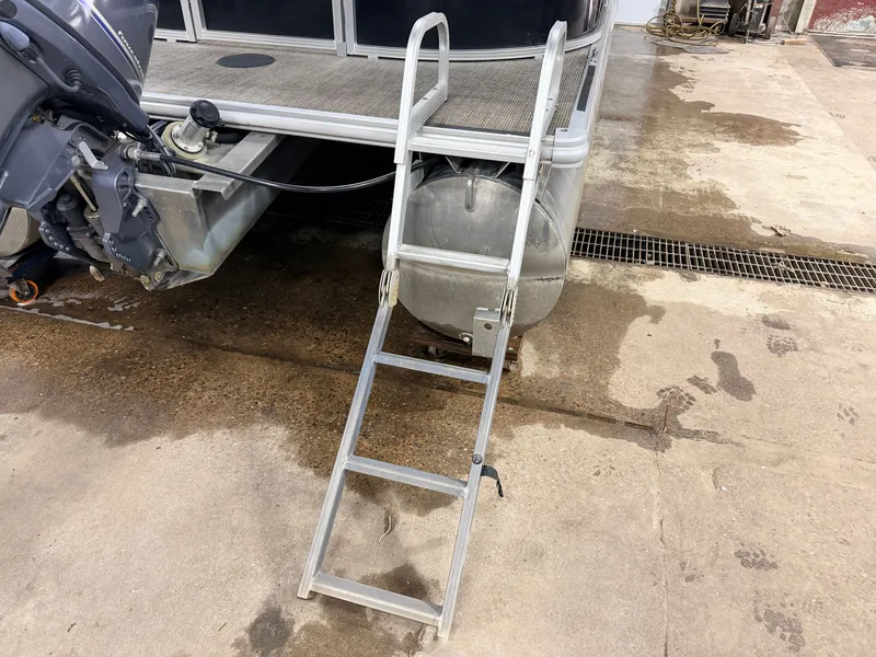 Slide: The Image of Sylvan Mirage 822 LZ & 50HP Yamaha 4Stroke - $21,995 2016 - 39