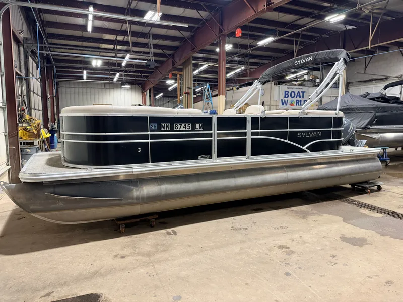 Slide: The Image of Sylvan Mirage 822 LZ & 50HP Yamaha 4Stroke - $21,995 2016 - 42