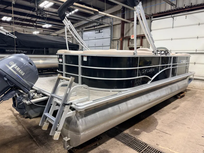 Slide: The Image of Sylvan Mirage 822 LZ & 50HP Yamaha 4Stroke - $21,995 2016 - 48