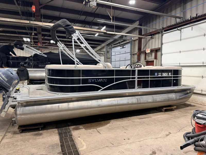 Slide: The Image of Sylvan Mirage 822 LZ & 50HP Yamaha 4Stroke - $21,995 2016 - 50