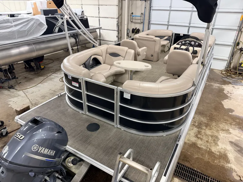 Slide: The Image of Sylvan Mirage 822 LZ & 50HP Yamaha 4Stroke - $21,995 2016 - 8