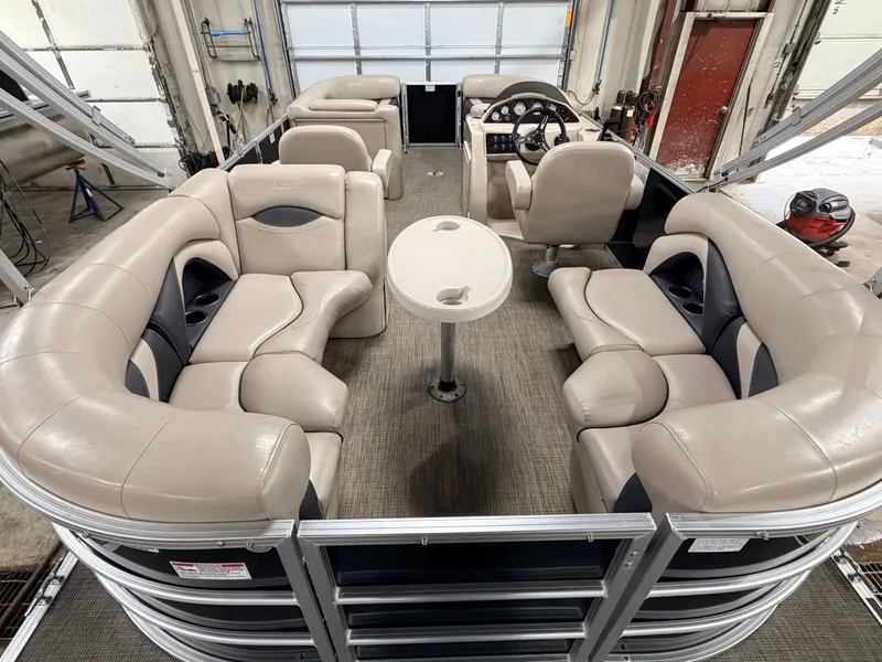 Slide: The Image of Sylvan Mirage 822 LZ & 50HP Yamaha 4Stroke - $21,995 2016 - 9