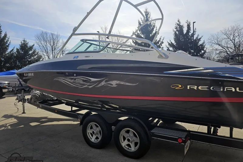 Slide: The Image of 2008 Regal 2520 FasDeck boat on trailer, sleek design with custom graphics. - 31