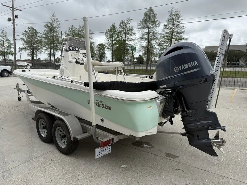 Slide: The Image of NauticStar 2140 Sport 2018 - 10