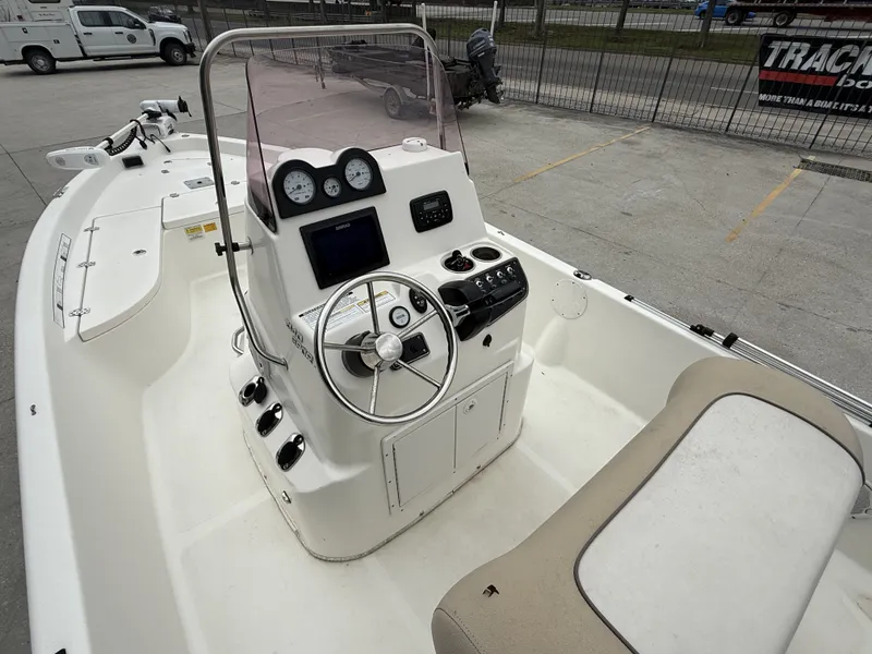 Slide: The Image of NauticStar 2140 Sport 2018 - 11