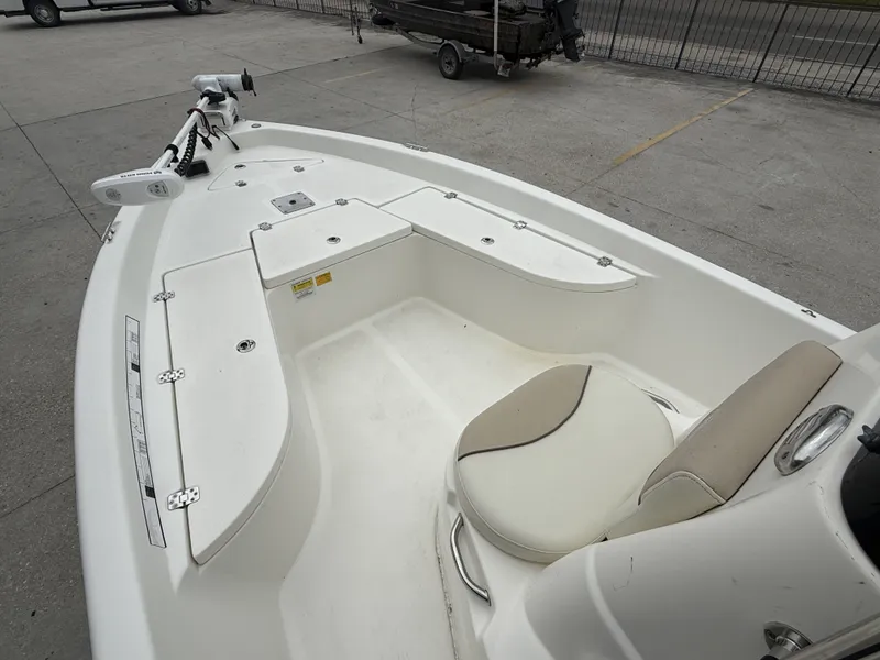 Slide: The Image of NauticStar 2140 Sport 2018 - 12