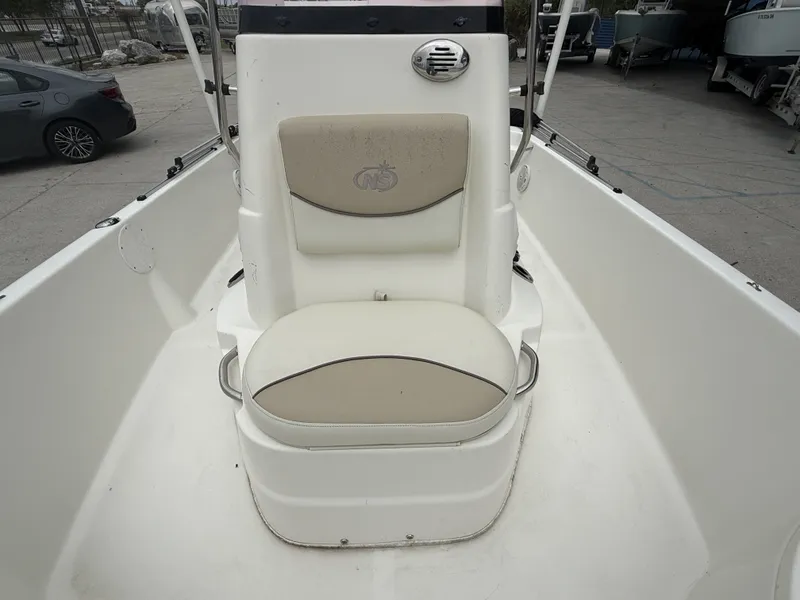 Slide: The Image of NauticStar 2140 Sport 2018 - 13