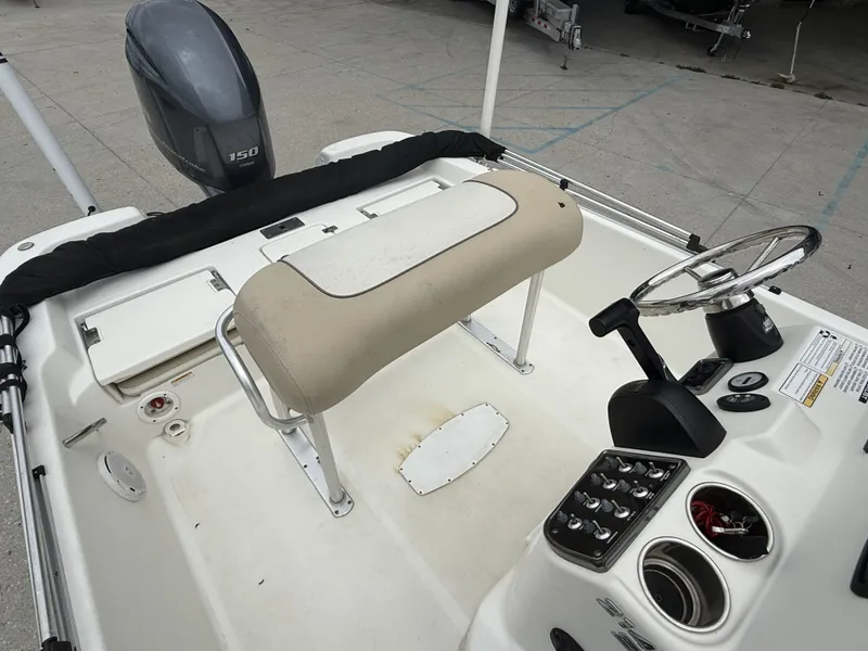 Slide: The Image of NauticStar 2140 Sport 2018 - 14