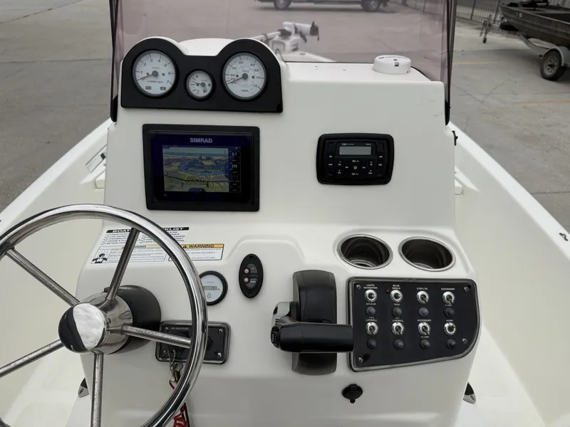 Slide: The Image of NauticStar 2140 Sport 2018 - 16