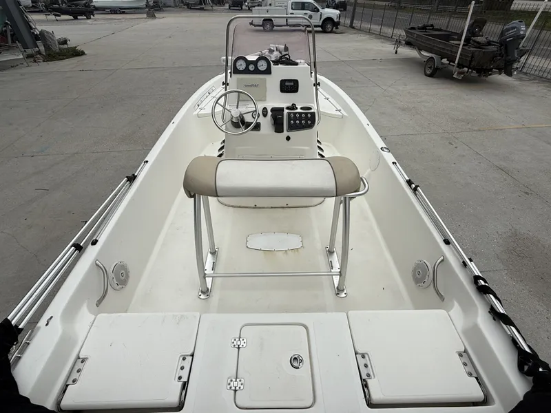 Slide: The Image of NauticStar 2140 Sport 2018 - 6