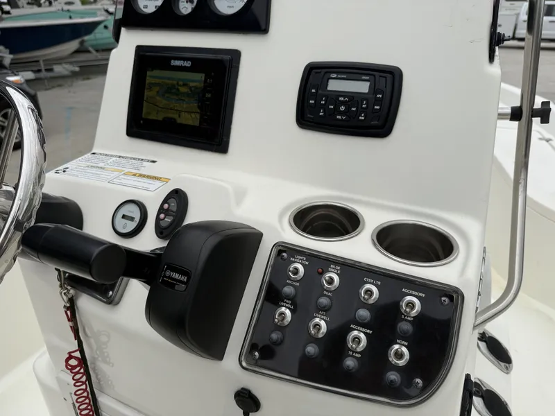 Slide: The Image of NauticStar 2140 Sport 2018 - 8