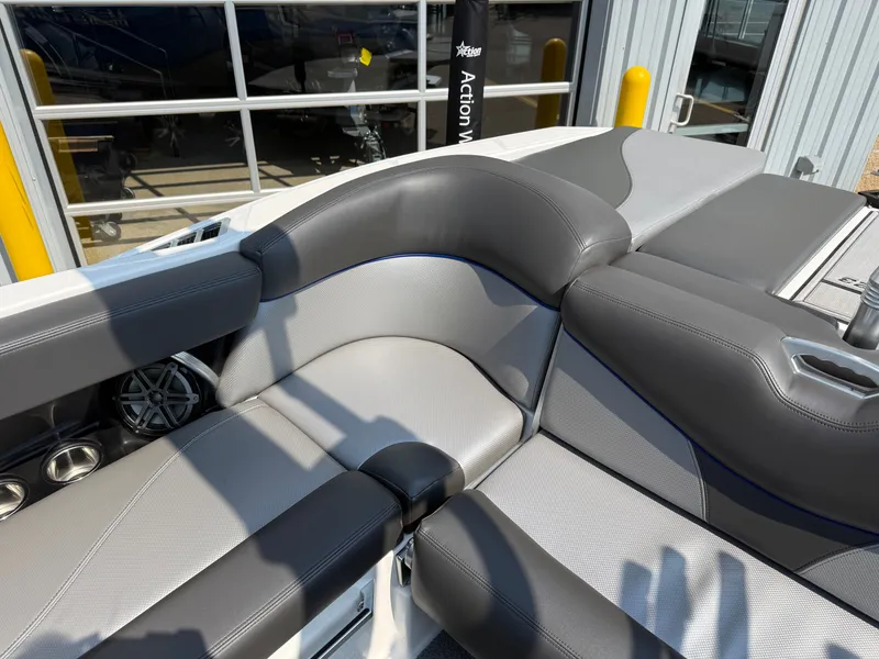 Slide: The Image of MasterCraft XT23 2017 - 10