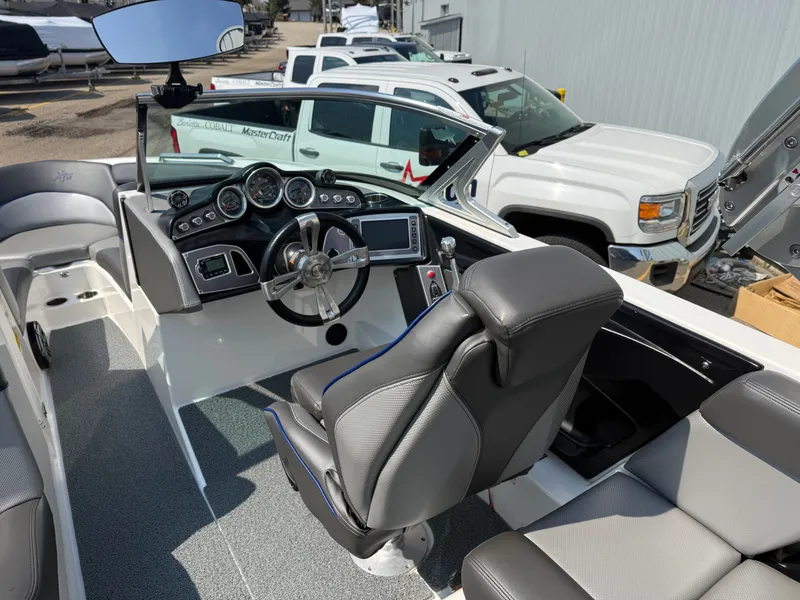 Slide: The Image of MasterCraft XT23 2017 - 12