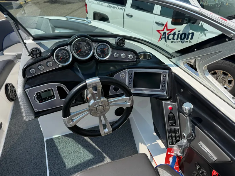 Slide: The Image of MasterCraft XT23 2017 - 13