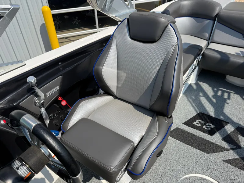 Slide: The Image of MasterCraft XT23 2017 - 15